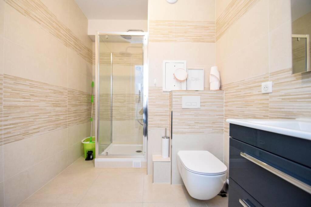Studio Neuf Paris La Defense Metro 15 Rueil - Suresnes - Mont Valerien Экстерьер фото
